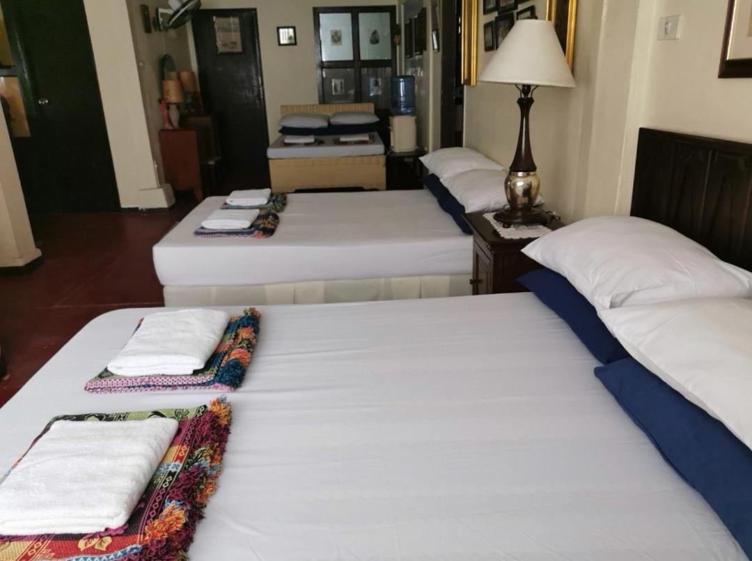 Casa Conchita Bed & Breakfast Taal エクステリア 写真